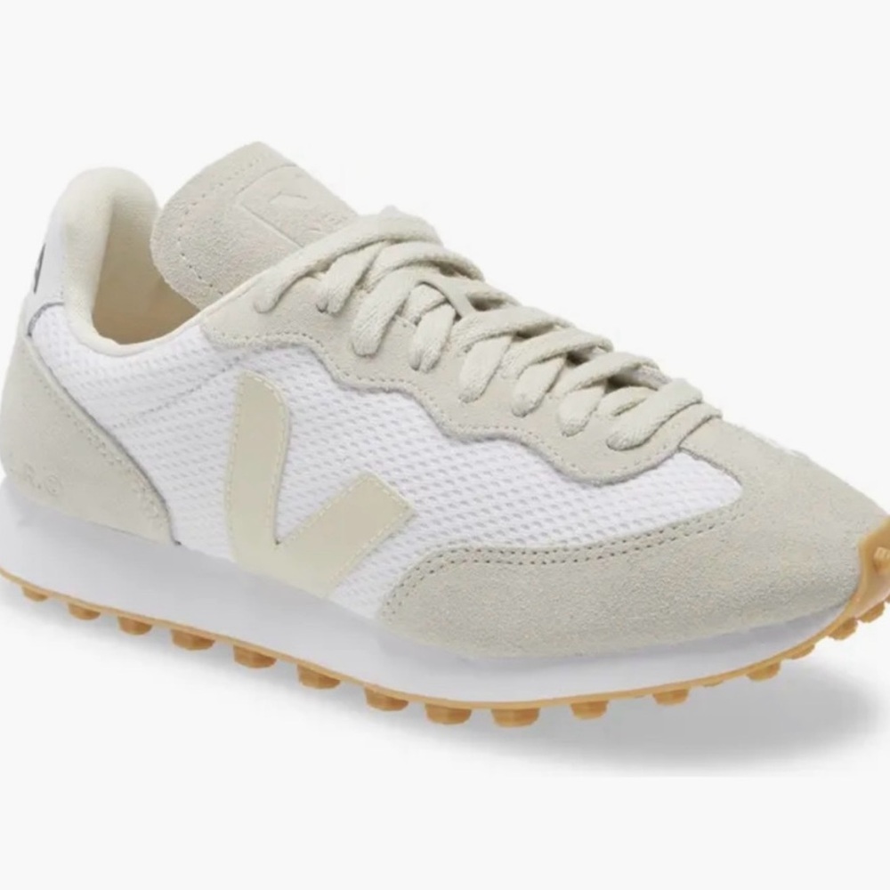 NWOT Veja Rio Branco White
Size 8